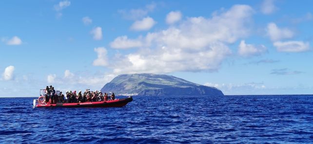 Cesta lodí na ostrov Corvo, Azory