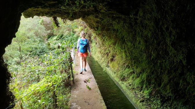 Levády vedou často tunely, Madeira