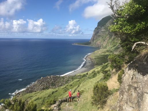 Turisté na treku, Flores, Azory