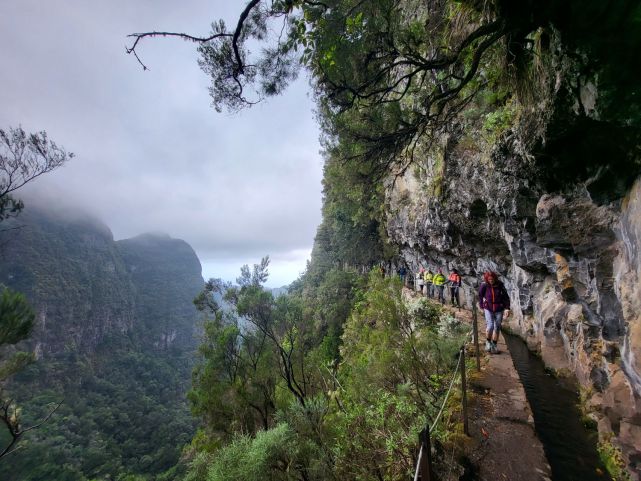 Pro Madeiru jsou samozřejmě typické cesty kolem levád. Občas vyž