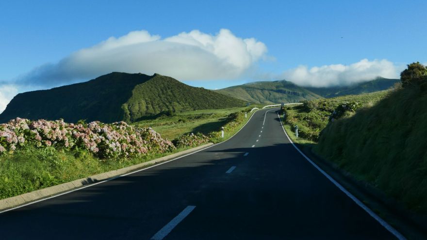Cestování po ostrově Flores po místních silnicích
