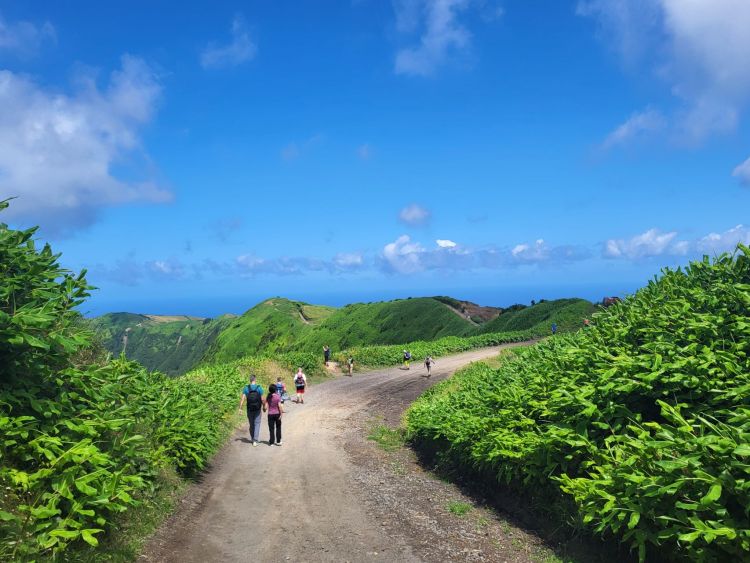 Trasa okolo jezer v Sete Cidades je pohodovou procházkou