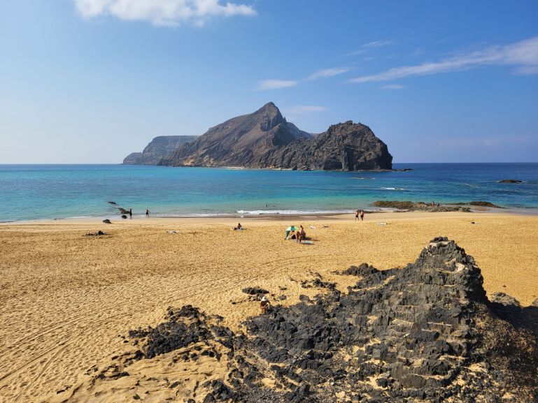 Písečná pláž na ostrově Porto Santo