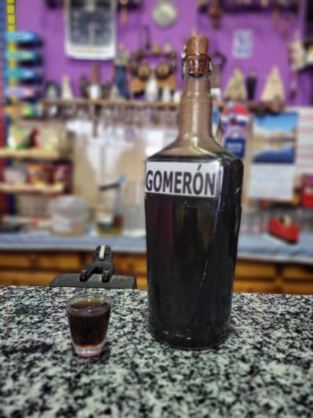 Typický nápoj - Gomerón. La Gomera, Kanáry