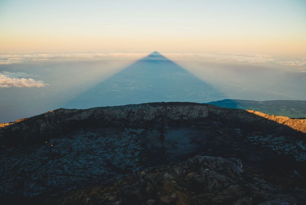 Fotogenický vrchol hory Pico, Azory