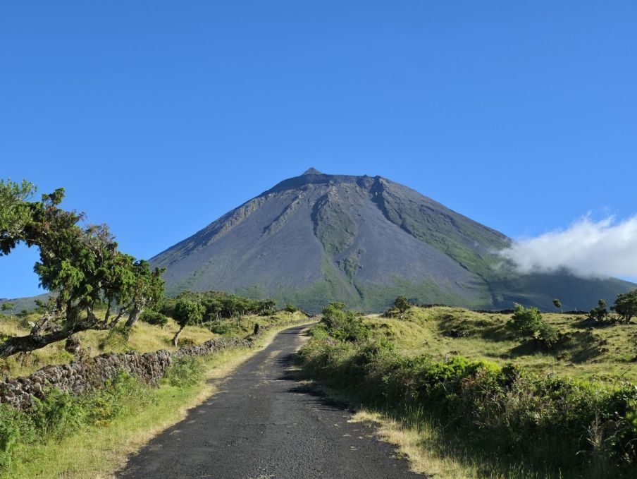 Hora Pico, 2351 m.n m.