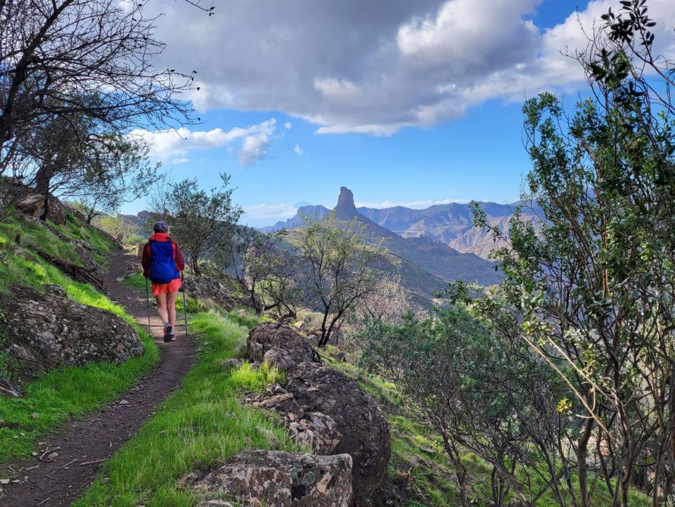 Turistka během treku po Gran Canarii, Roque Nublo