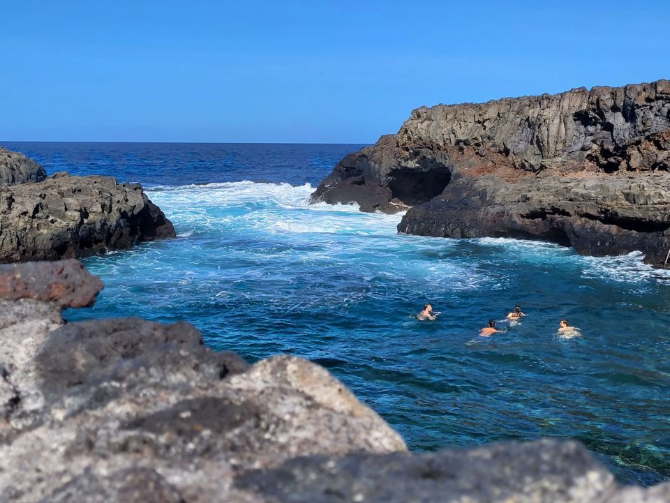 Koupání v Charco Manso na El Hierro