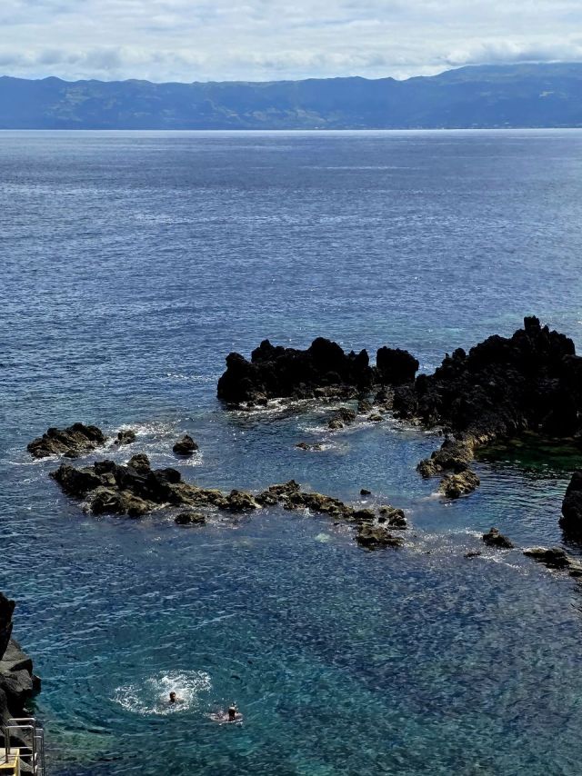 Koupání na ostrově São Jorge, Azory