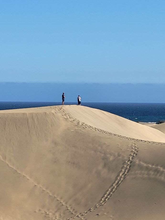 Někdy chodíte i po písečných dunách. Gran Canaria